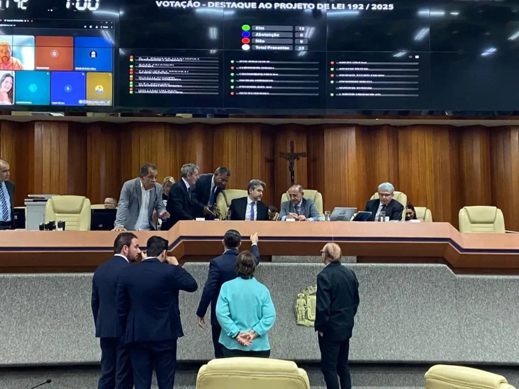 Revogação da Taxa do Lixo, empréstimo de R$ 132 mi e LOA passam antes do recesso