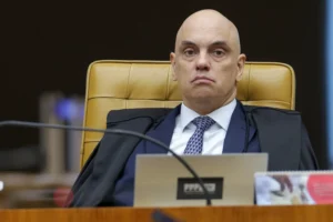 Moraes impõe prisão domiciliar a dez condenados por trama golpista ligada ao governo Bolsonaro