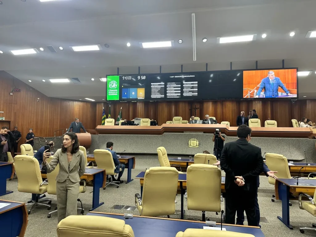 Inclusão da Taxa do Lixo na LDO não impede revogação, mas votação empaca na Câmara de Goiânia