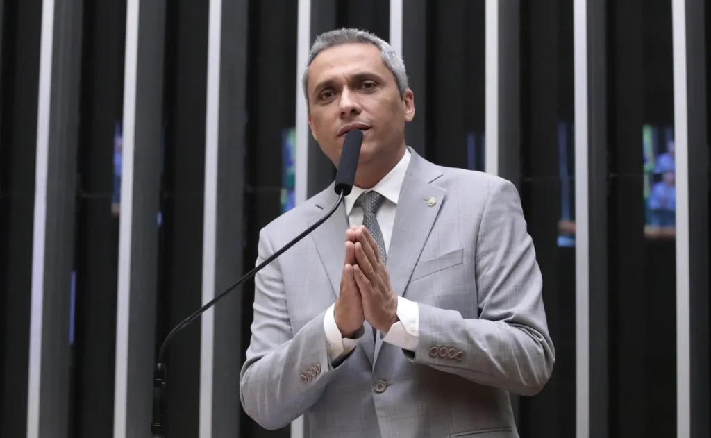 Gayer cai na mão de Moraes e embola campanha ao Senado 2 Gayer