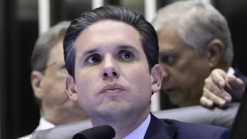 Motta consulta jurídico da Câmara para responder STF no caso Zambelli