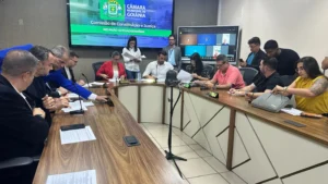 CCJ da Câmara de Goiânia aprova emenda da base e trava revogação imediata da Taxa do Lixo