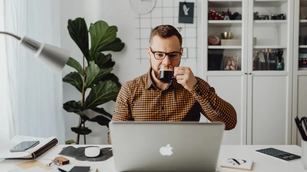 Consumo moderado de café pode retardar envelhecimento celular 2 IMAGENS 2025 12 10T215054.292