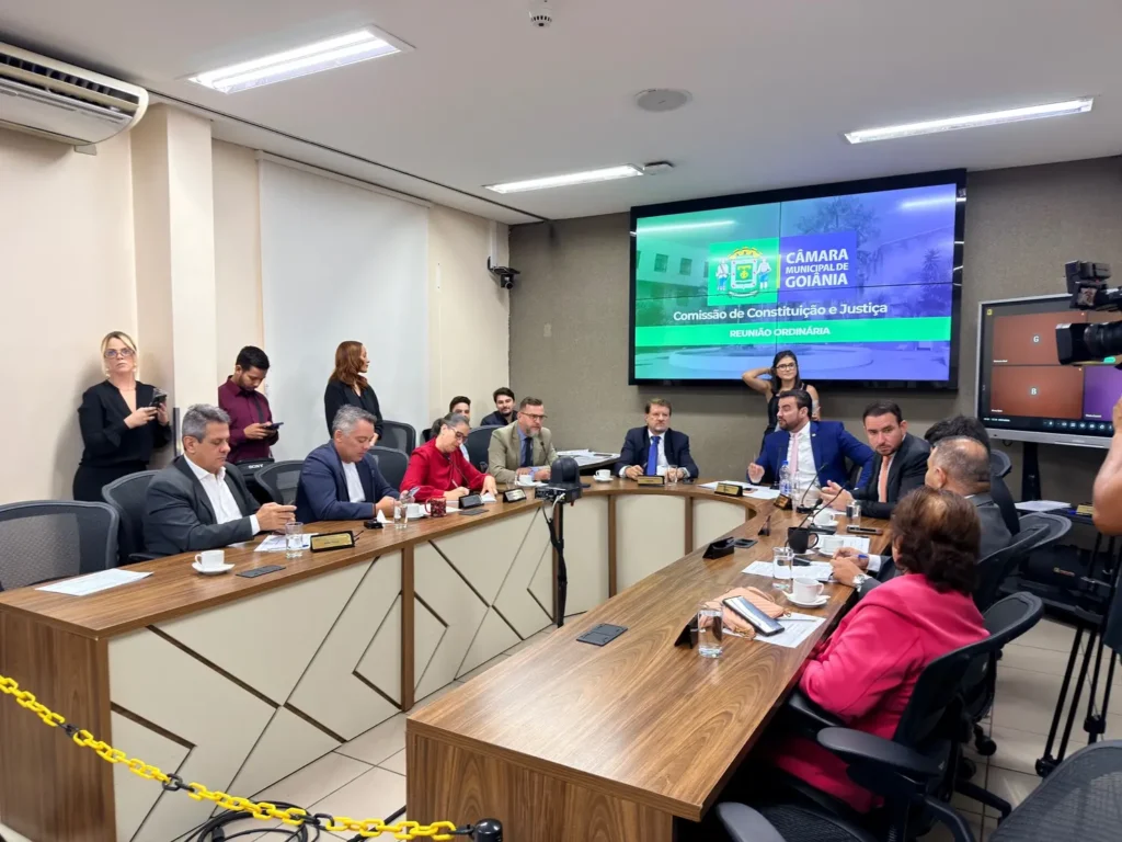 Base aprova pacote de projetos do Paço e oposição critica ausência de discussão