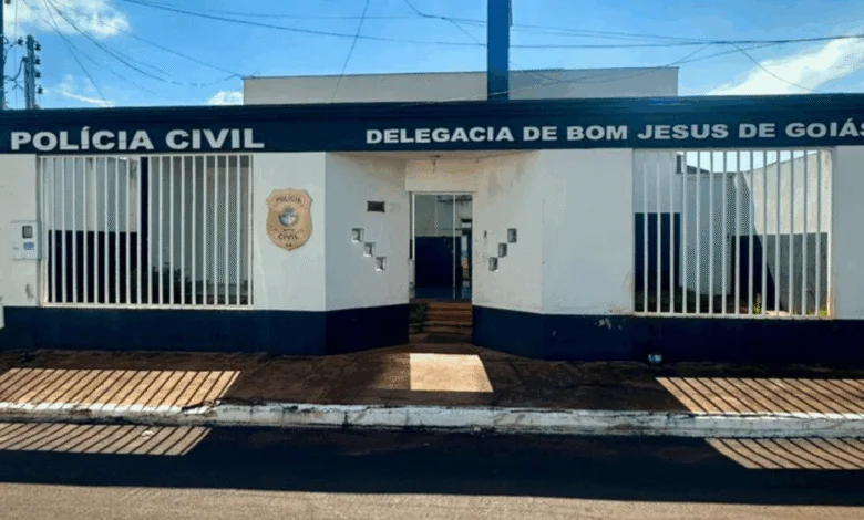 PCGO prende homem por lesao corporal qualificada contra companheira em Bom Jesus de Goias 780x470 2