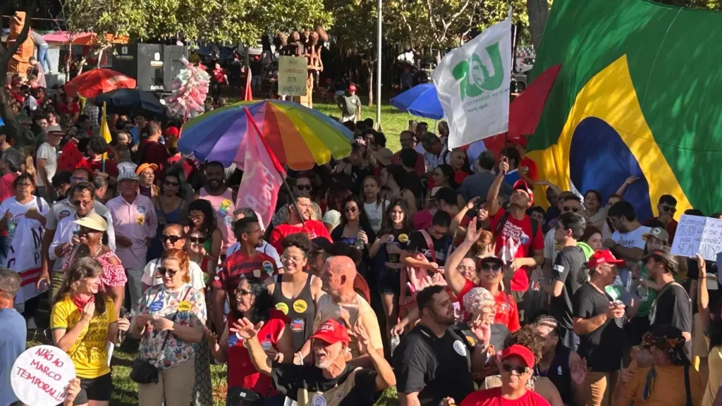 Praça Universitária é palco de mobilização contra anistia e PL da Dosimetria em Goiânia 2 WhatsApp Image 2025 12 14 at 17.00.01