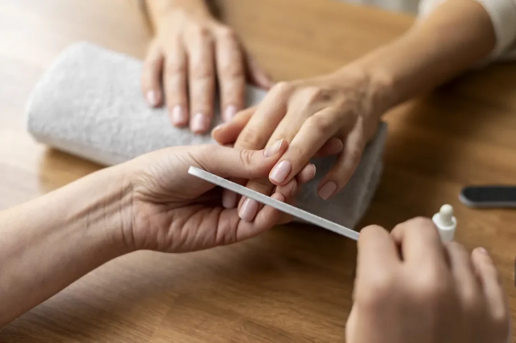 Das ceias ao Réveillon, unhas ganham protagonismo no fim do ano 5 unhas