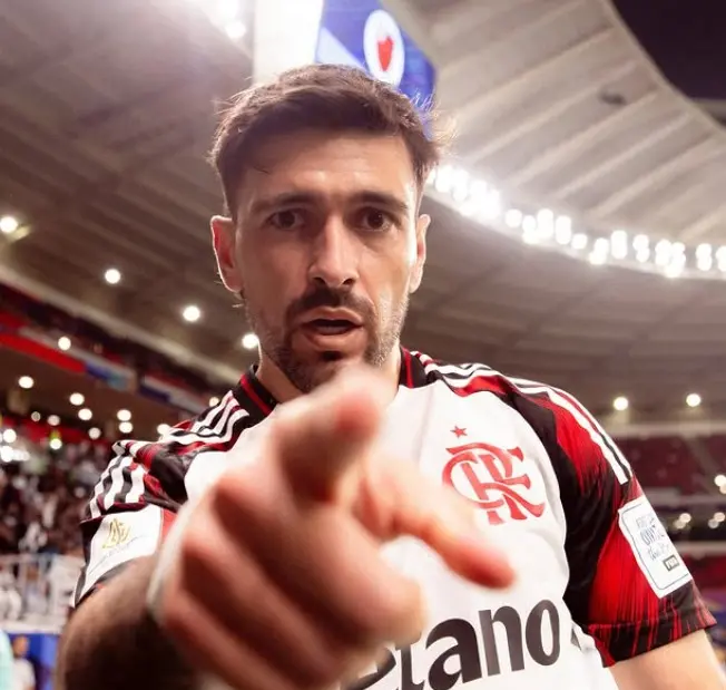 Com show de Arrascaeta, Flamengo vence Cruz Azul e segue na Copa Intercontinental 2 image 2025 12 11T094916.257