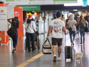 Pilotos e comissários podem entrar em greve a partir do Ano Novo