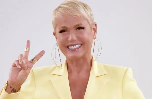 Xuxa recebe alta após cirurgia na coluna em São Paulo 2 Xuxa