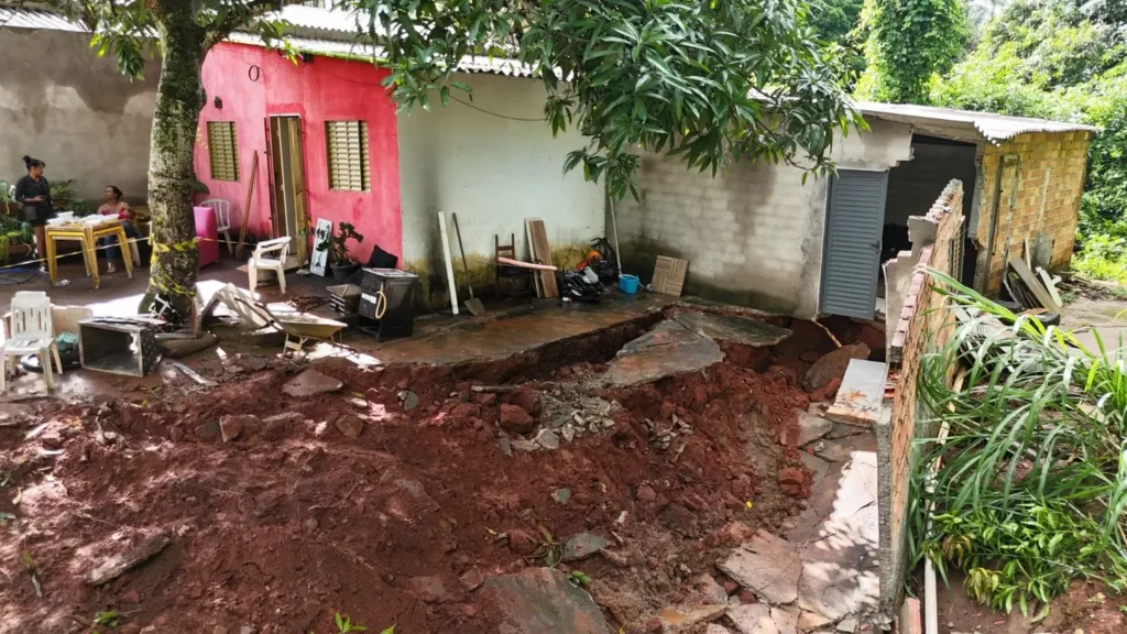 11 abre 2 Casas desabam no Jardim Curitiba Foto Divulgacao Defesa Civil de Goiania