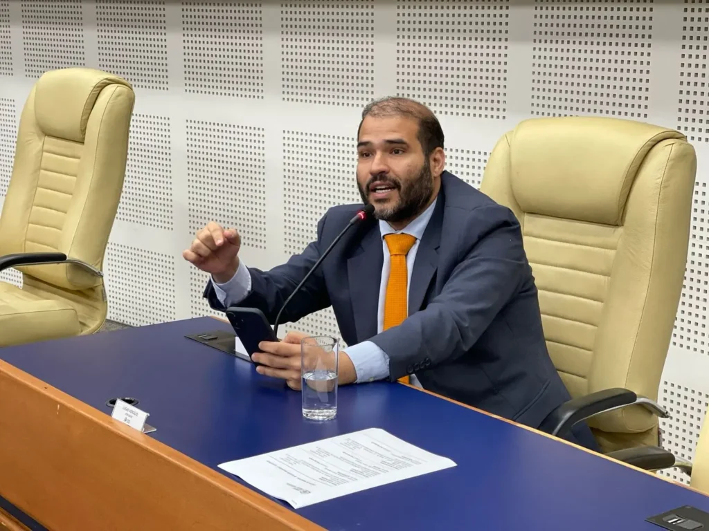 Vergílio cobra ‘coerência’ contra veto de Mabel à revogação da Taxa do Lixo