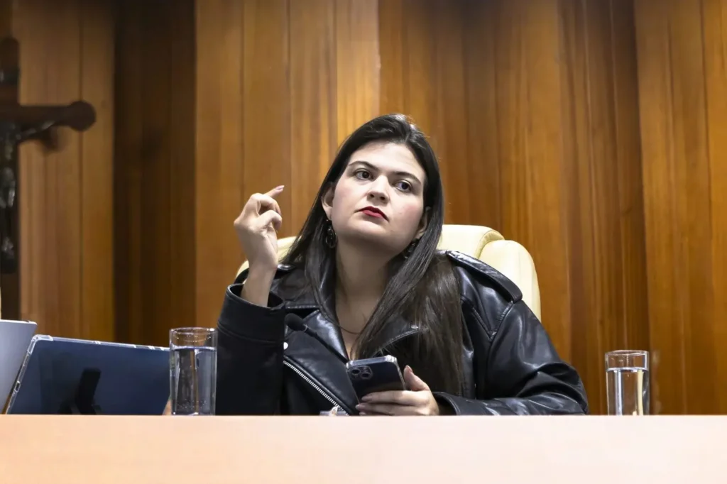 Aava Santiago scaled 1