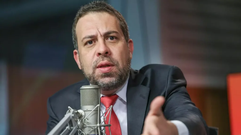 ‘Governo na Rua’ chega a Goiás com programas sociais e vitrine para Lula