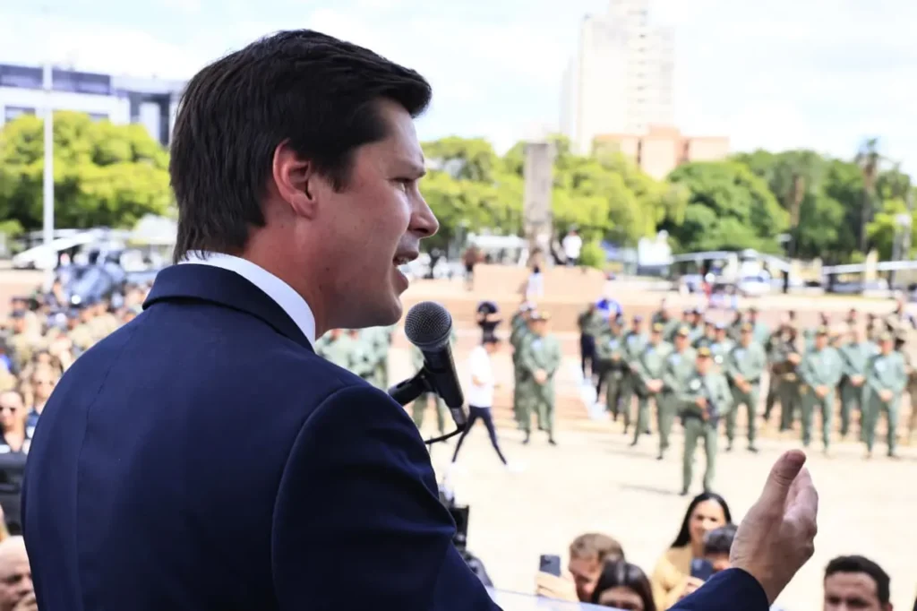 Ao entregar helicópteros às polícias, Daniel diz que “vida do bandido vai piorar” 2 Daniel