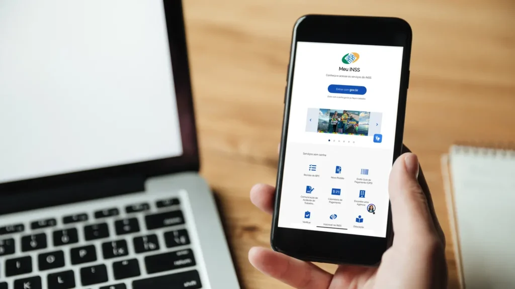 INSS prorroga prazo para aposentados pedirem devolução de descontos ilegais; saiba mais 2 meu inss celular e notebook