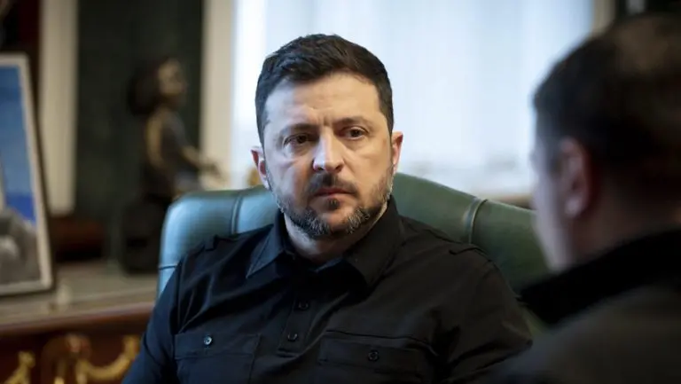 Ucrânia, Rússia e EUA retomam negociações de paz em Abu Dhabi