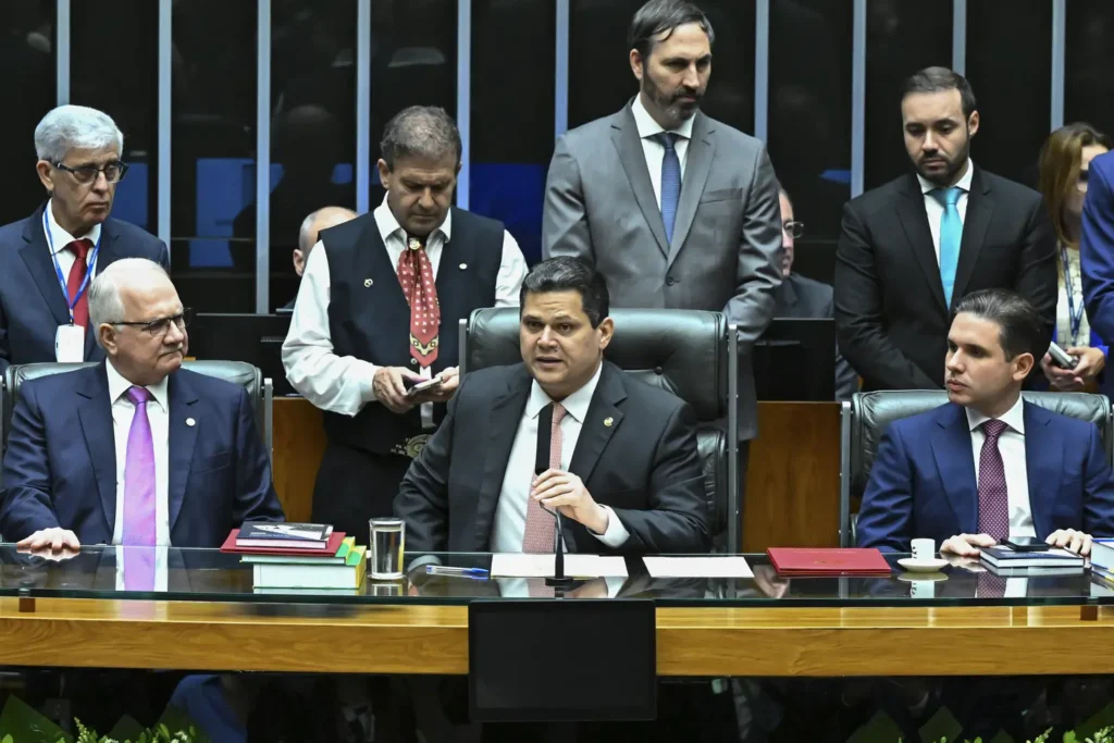 Discursos na reabertura do ano político viram recados cruzados entre Poderes