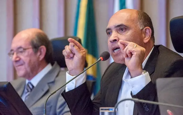 Presidente da CLDF diz que BC foi quem autorizou compra do Master