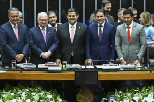 Em ano eleitoral, fim da escala 6x1 força convergência entre governo e oposição