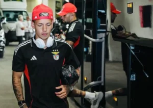 Mesmo suspenso, Prestianni viaja com o Benfica para Madri