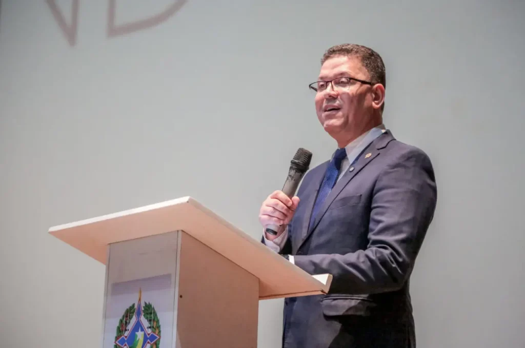 Kassab amplia base na direita e filia mais um governador ao PSD