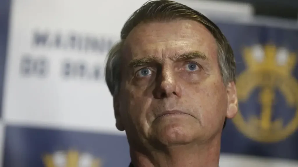 Incluído no programa de remição de pena, Bolsonaro não lê na Papudinha