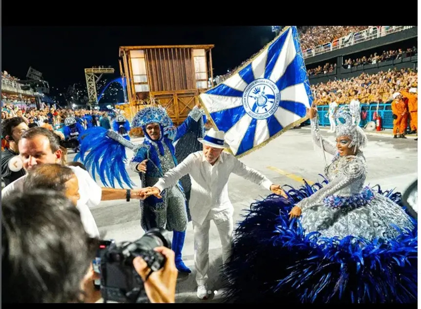 Confira como foram os desfiles que abriram o Carnaval do Rio na Sapucaí 2 image 2026 02 16T110448.634