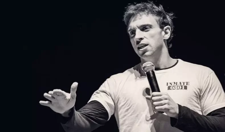 Leo Lins é absolvido na Justiça após ser condenado a 8 anos de prisão 4 imagem de leo lins em show 1 250641