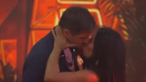 jonas e marciele se beijam na pista de danca durante festa no bbb 26 1772255909117 v2 900x506.png