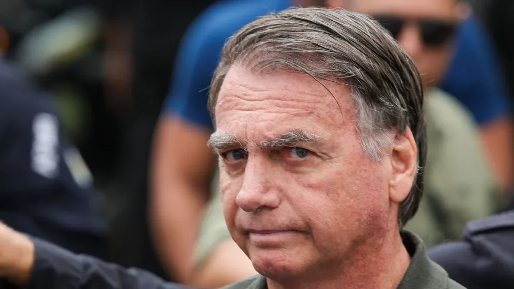 Bolsonaro ( ex-presidente segue internado)