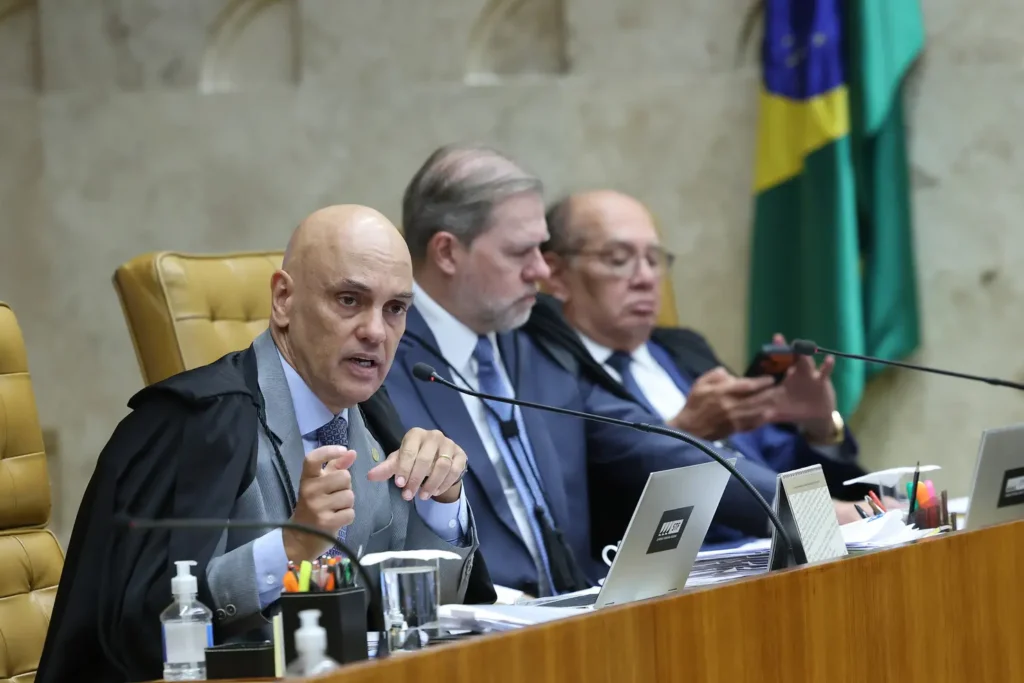 Mensagens com Vorcaro tornam situação de Moraes cada vez mais insustentável no STF