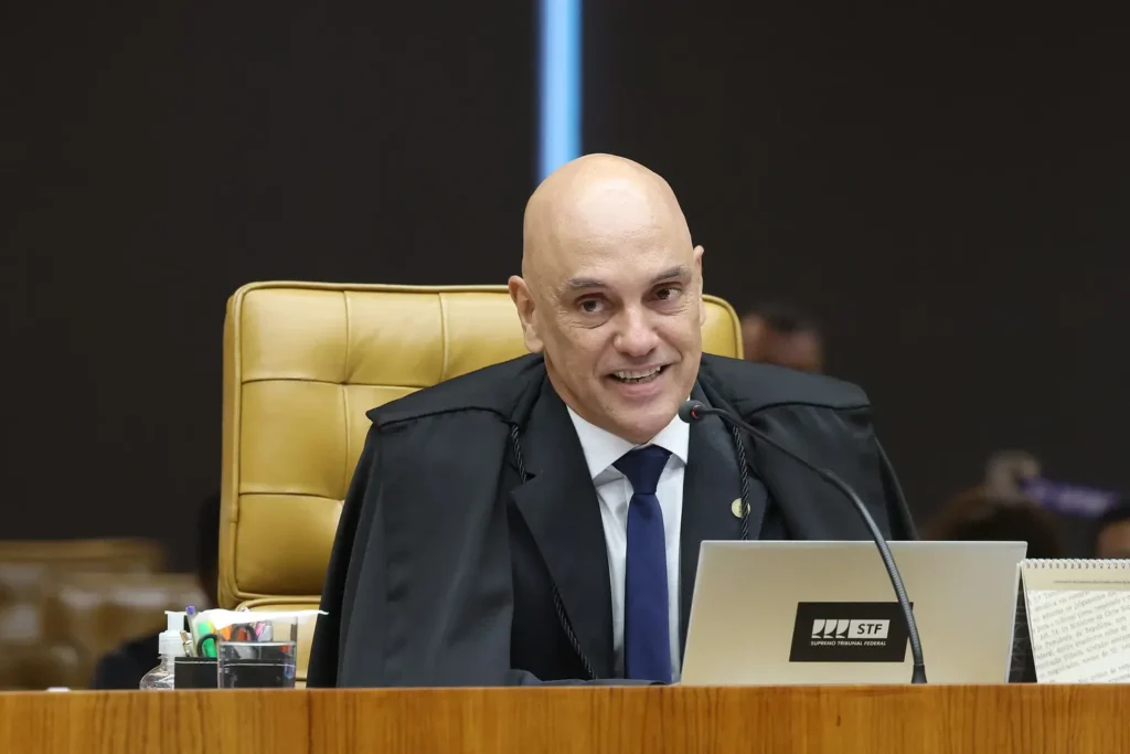 Análise técnica contradiz explicação de Moraes sobre prints atribuídos a diálogo com Vorcaro