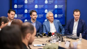 Caiado, Kassab, Eduardo Leite e Ratinho Junior lado a lado em coletiva de imprensa