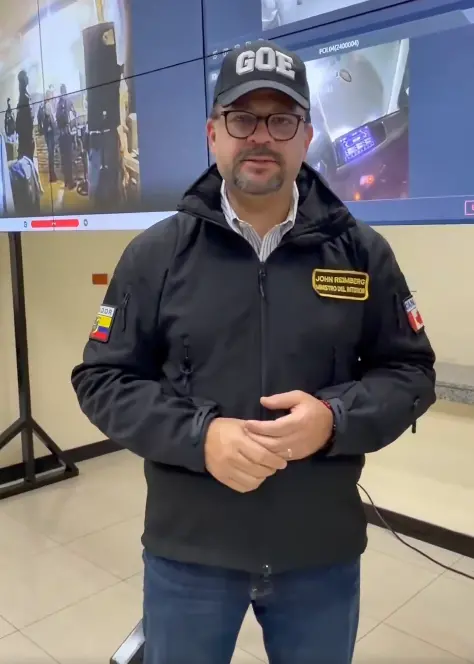 Equador lança operação contra cartéis de drogas com apoio dos EUA 2 Ministro do Interior, John Reimberg, afirma que a operação reúne 75 mil membros das forças de ordem