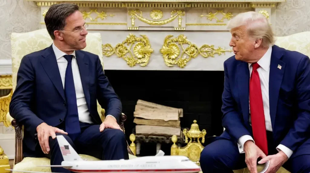 Articulações no Estreito de Ormuz ocorrem em meio a divergências com Washington