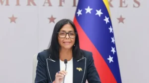 Delcy Rodríguez assumiu a presidência interina da Venezuela após a captura de Nicolás Maduro