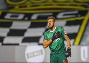 Vila Nova acerta contratação do goleiro Helton Leite para a sequência da temporada