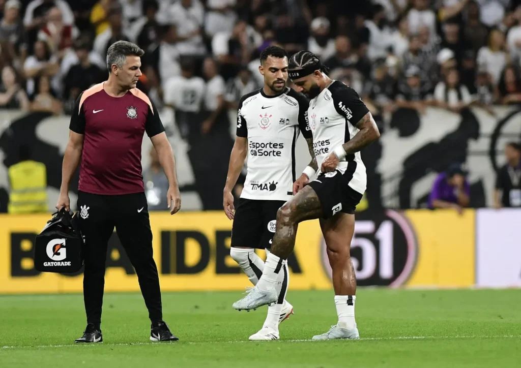 Memphis é cortado da Holanda após lesão