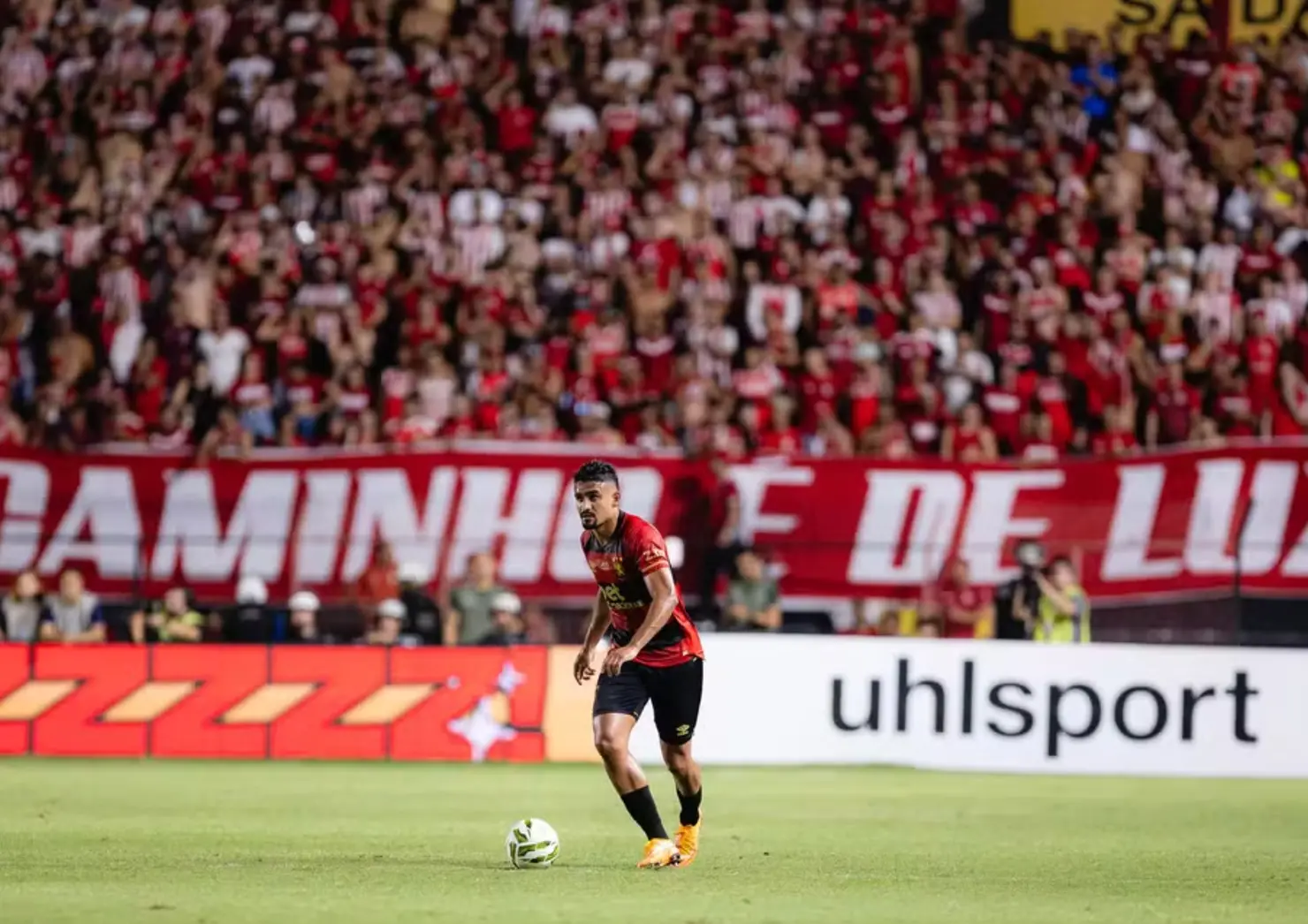 Goiás faz proposta por zagueiro do Sport