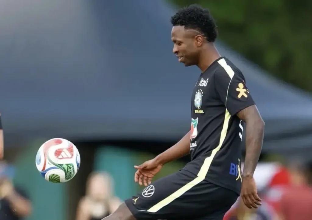 Vinicius Jr sente incômodo, é poupado e vira dúvida na seleção para amistoso com a Croácia