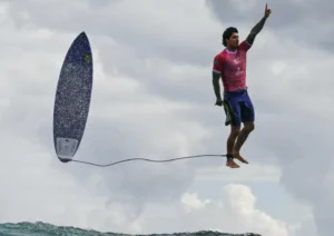 Medina volta ao circuito mundial de Surf após lesão