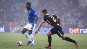 Cruzeiro vence clássico com confusão no fim e conquista o Campeonato Mineiro