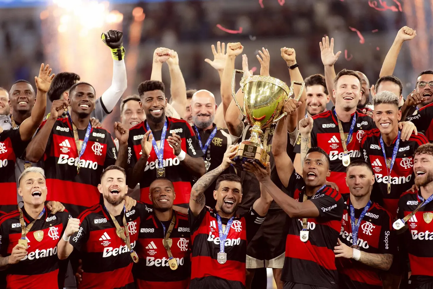 Flamengo vence Fluminense nos pênaltis e é campeão carioca