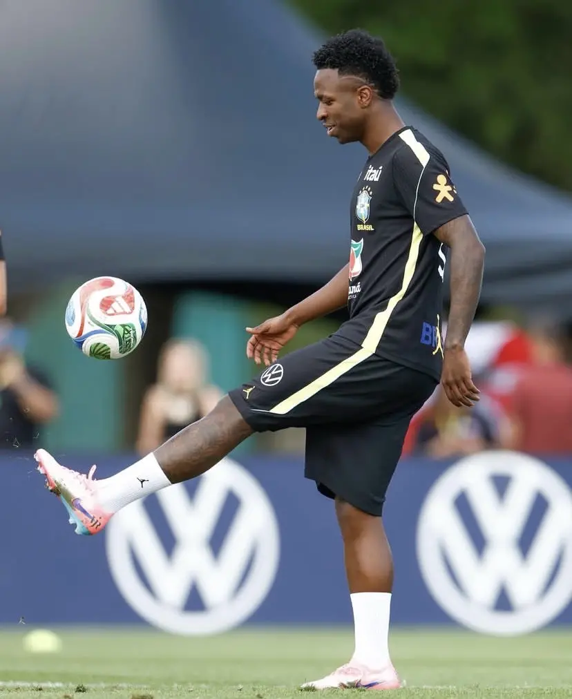 Vinicius Jr sente incômodo e vira dúvida