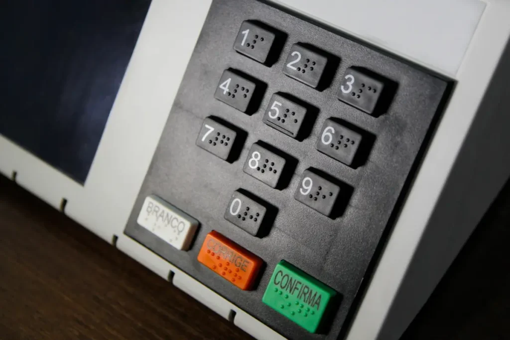 Com janela partidária aberta, montagem de chapas intensifica articulações em Goiás