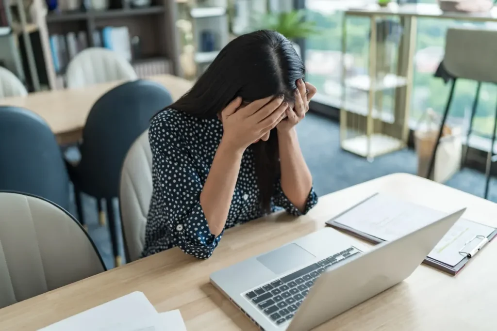 Trabalhadora será indenizada por sofrer ofensas sobre idade no trabalho