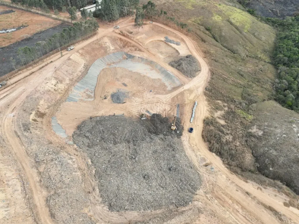 Nove meses após deslizamento, lixão de Padre Bernardo pode encerrar atividades