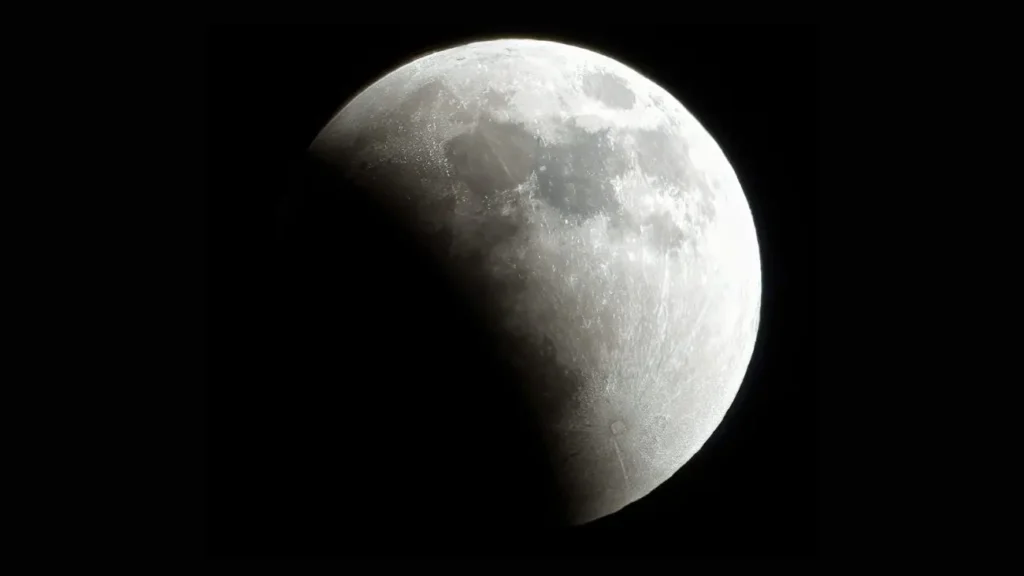 Lua de Sangue ilumina o céu na madrugada de 3 de março e Brasil terá visão limitada do eclipse total 2 Lua
