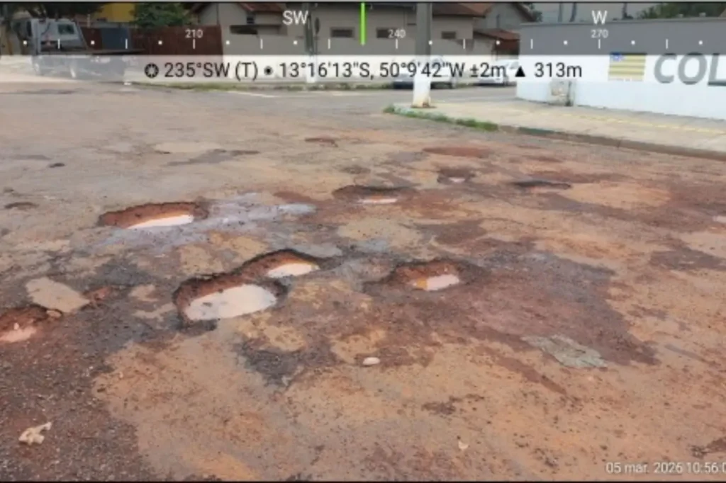 MPGO (O Ministério Público de Goiás (MPGO), por meio da 1ª Promotoria de Justiça de São Miguel do Araguaia, ajuizou uma Ação Civil Pública (ACP) contra o município devido ao estado crítico de deterioração da malha viária urbana)